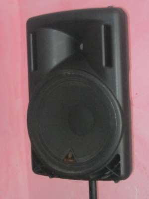 vand boxa activa behringer b215