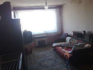 vand apartament cu 3 camere + beci