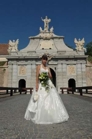 Vand rochie de mireasa crem