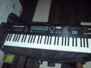 Orga Korg Triton Le 61 neagra
