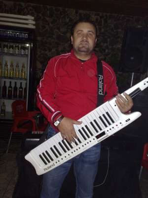 VAND KEIBORD ROLAND AX7 CU MODUL ROLAND FANTOM XR MEMORIE RAM 256 SI CARD 2GB.800EURO