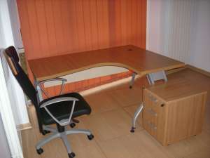 Vanzare mobilier birou - Birou cu Scaun si RollBox,   mobilier sala conferinte,   dulapuri,   flipch