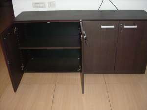 Vanzare mobilier birou - Birou cu Scaun si RollBox,   mobilier sala conferinte,   dulapuri,   flipch