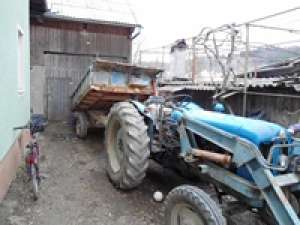 vand tracor super ebro cu toate utilajele