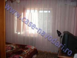 De vanzare apartament 3 camere,   Navodari peco