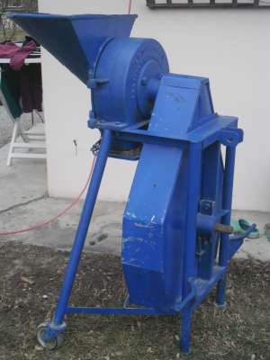 Moara cu ciocanele pt tractor