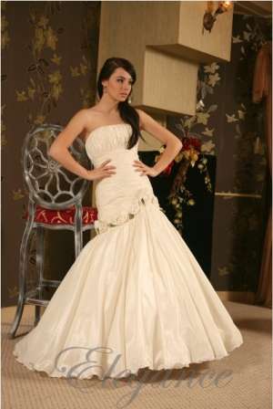 Superba rochie de mireasa tip A-line