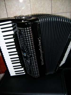 VAND ACORDEON WELTMEISTER CANTORA SAAU SCHIMB CU ROLAND FR7