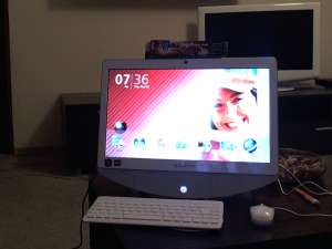 Packard bell onetwo S ( Calculator cu touchscreen )