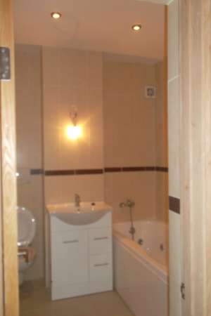 Apartament 3 camere,    bloc vila,    zona Eminescu