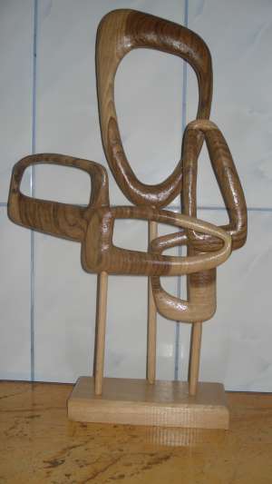 sculptura lemn de nuc