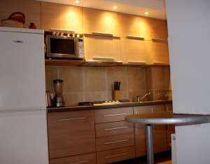 schimb apartament lux  3 camere cu casa zona strada  olteniei sau calea adevarului