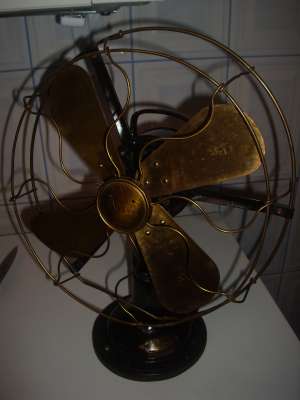 Ventilator AEG din 1907,     in stare perfecta de functionare. model ove2 nr.113108
