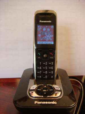 Vanzare telefon fix Panasonic cu 4 manere mobile
