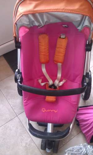 Vand carucior quinny buzz 3 roz,  negru