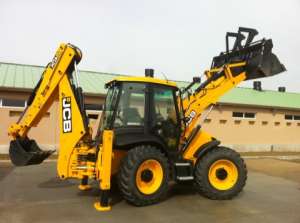 Oferim spre inchiriere cu operator  buldoexcavator 2012 JCB 4CX pentru lucrari de terasamente si dem
