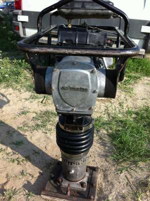 vand schela / inchiriez schela / de inchiriat schela / mai compactor / betoniera / generator