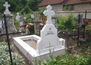 Monumente funerare Marmura