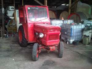 vand tractor vr 445 din 1984 stare buna d fuctionare . gume bune .