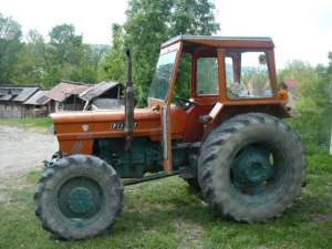 Tractor fiat850 cu plug si freza