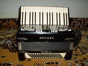 VAND ACORDEON HOHNER TANGO IIB,  NEGRU,  80 BASI