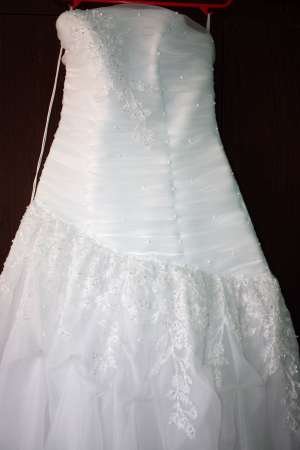 Vand rochie de mireasa cu accesorii