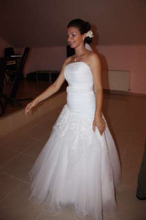 Vand rochie de mireasa cu accesorii