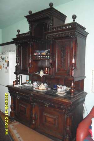 Mobila antica-model austriac lucrat manual