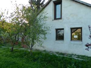 schimb casa Dombegyhaz la 20 km de Arad cu ap. in Arad