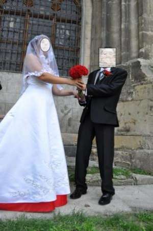 Vand rochie mireasa Alfred Angelo ROSU cu ALB!!!