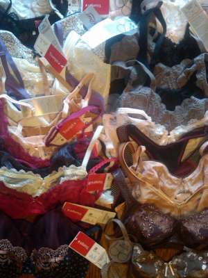 Lenjerie intima de marca en-gros!