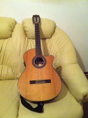 Vhitara Fender electro-clasica aproape noua !
