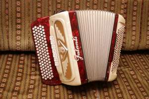 VAND ARMONICA MARCA GALANTI 120 BASI,  5 REG - 750 EURO / NEG