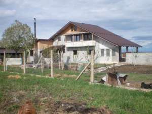 VILA( un mic paradis) DN 2 Rm.Sarat 0,  5 ha teren