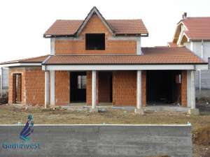 De vanzare casa in rosu in Oradea,    in zona Nufarul
