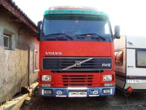 Cap tractor marca Volvo