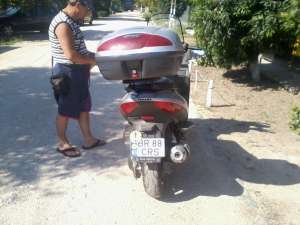 schimb scuter malaguti madison 250 cu masina fara permis