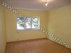 Vand apartament 3 camere Navodari 45000 euro