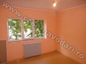Vand apartament 3 camere Navodari 45000 euro