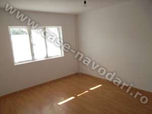Vand apartament 2 camere Navodari 25000 euro