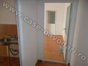 Vand apartament 2 camere Navodari 25000 euro