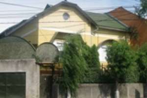 Inchiriez(700 euro/luna) sau vand casa