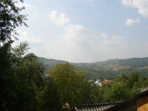 VAND TEREN IEFTIN LA MUNTE !!! 2.400 MP LA DOAR 6.000 EURO