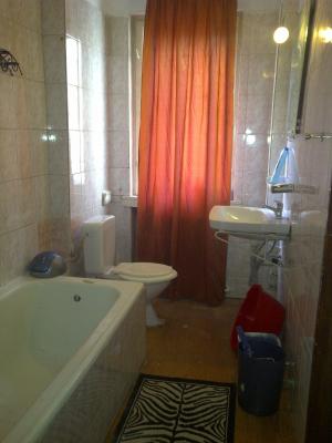 Proprietar ofer apt.3 camere Magheru,  82mp,  400euro