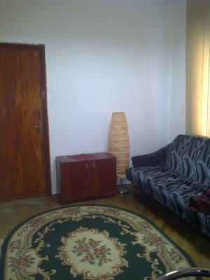 Proprietar ofer apt.3 camere Magheru,  82mp,  400euro