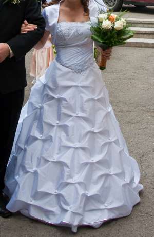 Vand rochie de mireasa - pret avantajos!