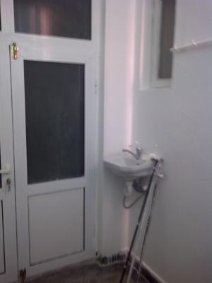Proprietar ofer apt.3 camere Magheru,  82mp,  400euro