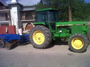 VAND TRACTOR JOHN DEER 4240