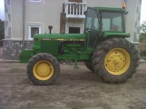 VAND TRACTOR JOHN DEER 4240