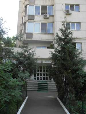 Vand ap. 2 cam , Calea Calarasilor bloc stradal,  1997, langa Delae Noua
